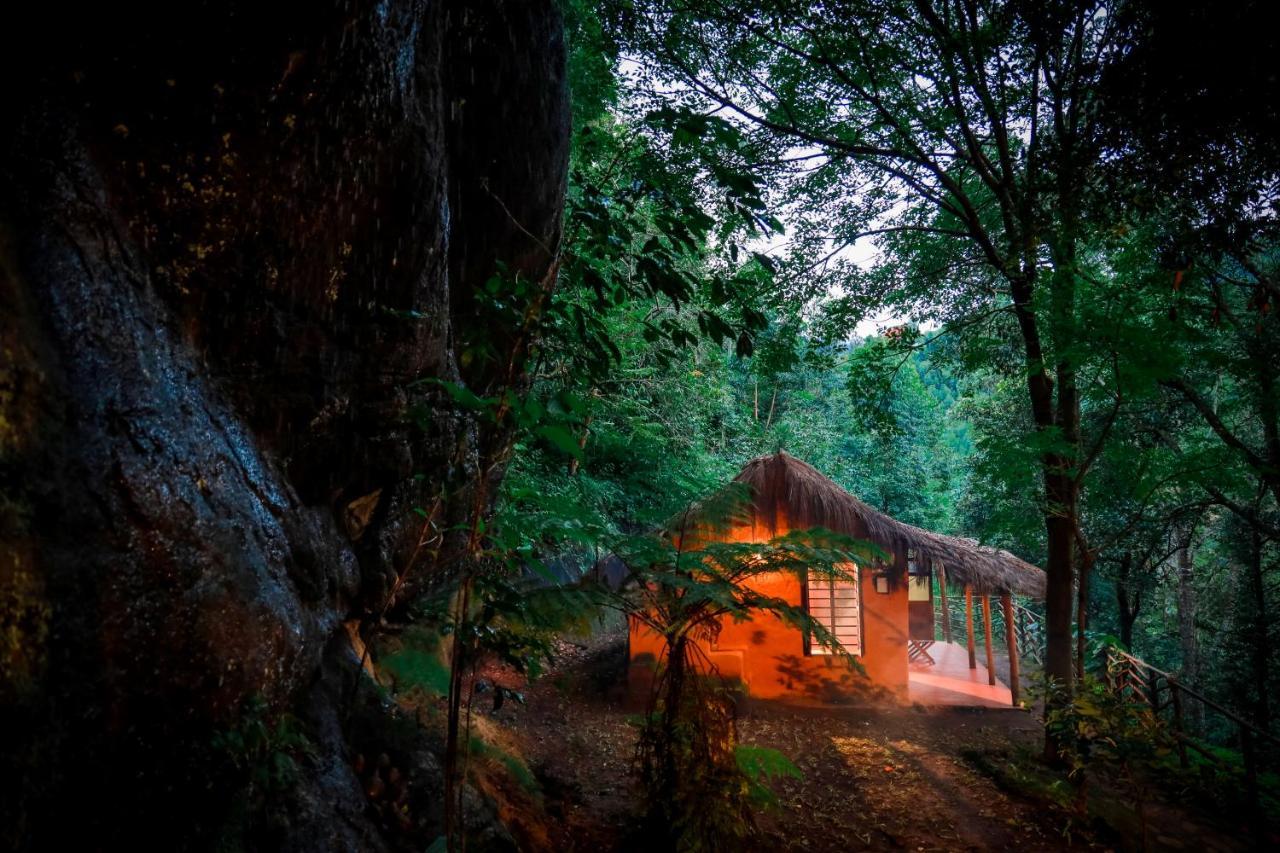 Golden Fern Resort Kanthalloor Bagian luar foto