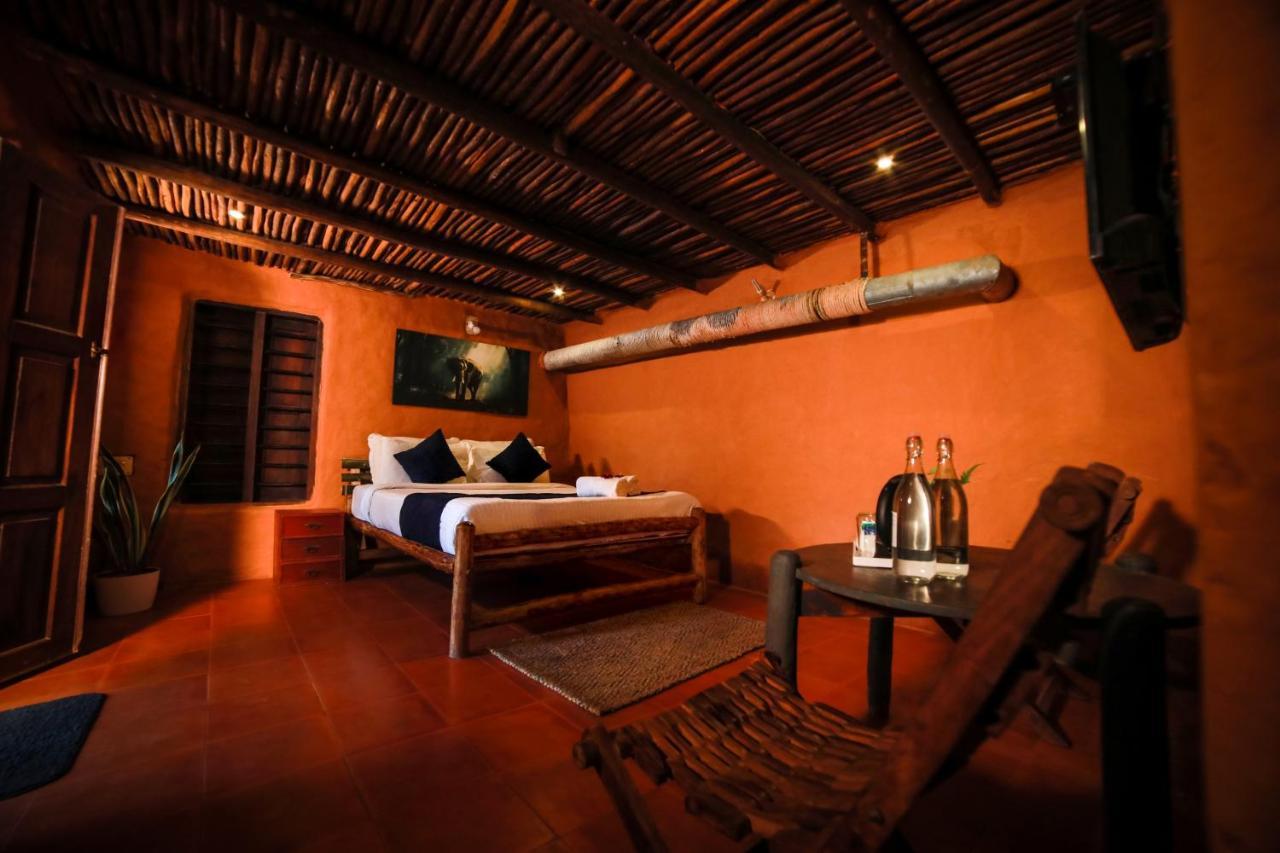 Golden Fern Resort Kanthalloor Bagian luar foto