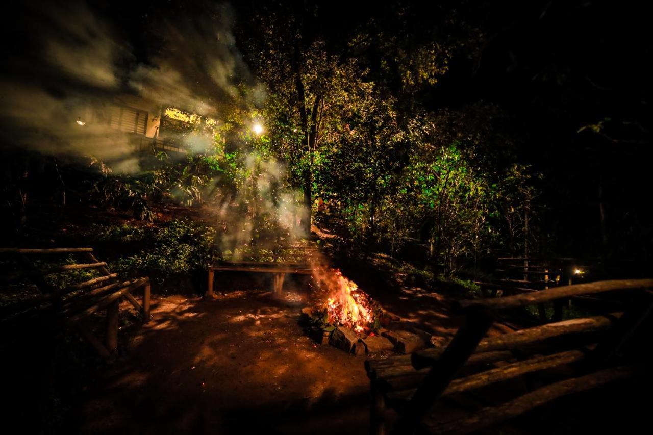 Golden Fern Resort Kanthalloor Bagian luar foto