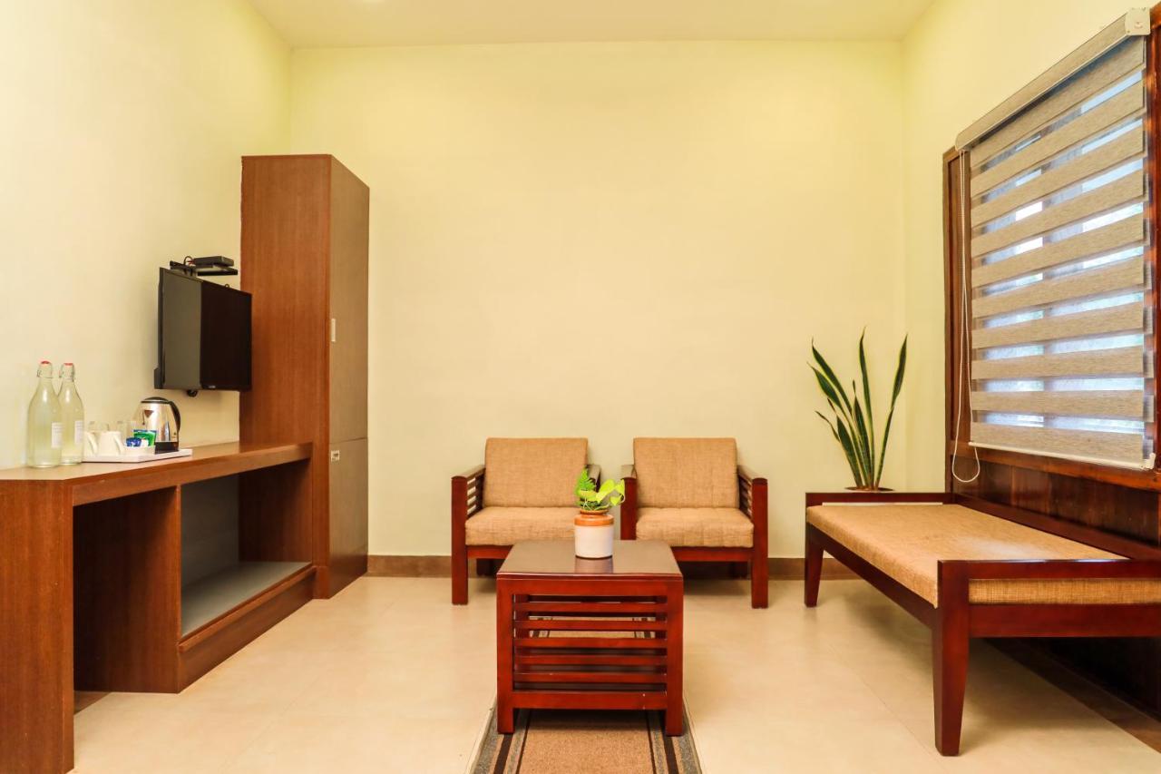 Golden Fern Resort Kanthalloor Bagian luar foto