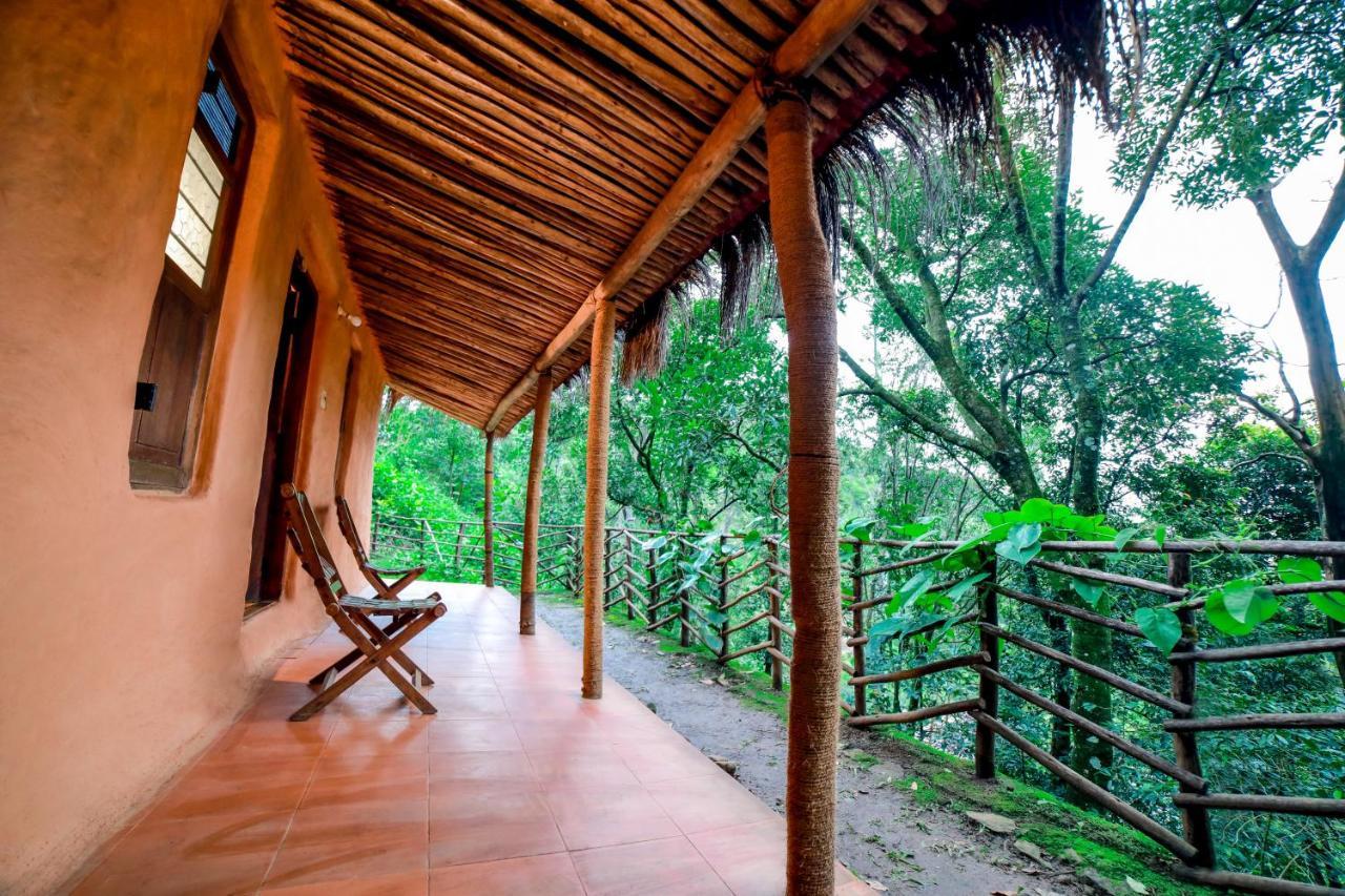 Golden Fern Resort Kanthalloor Bagian luar foto